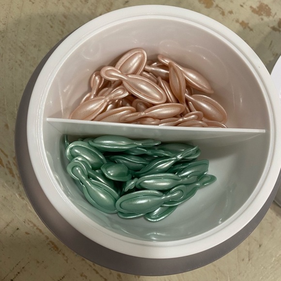 Elemis Skin Bliss Capsules - Picture 8 of 9